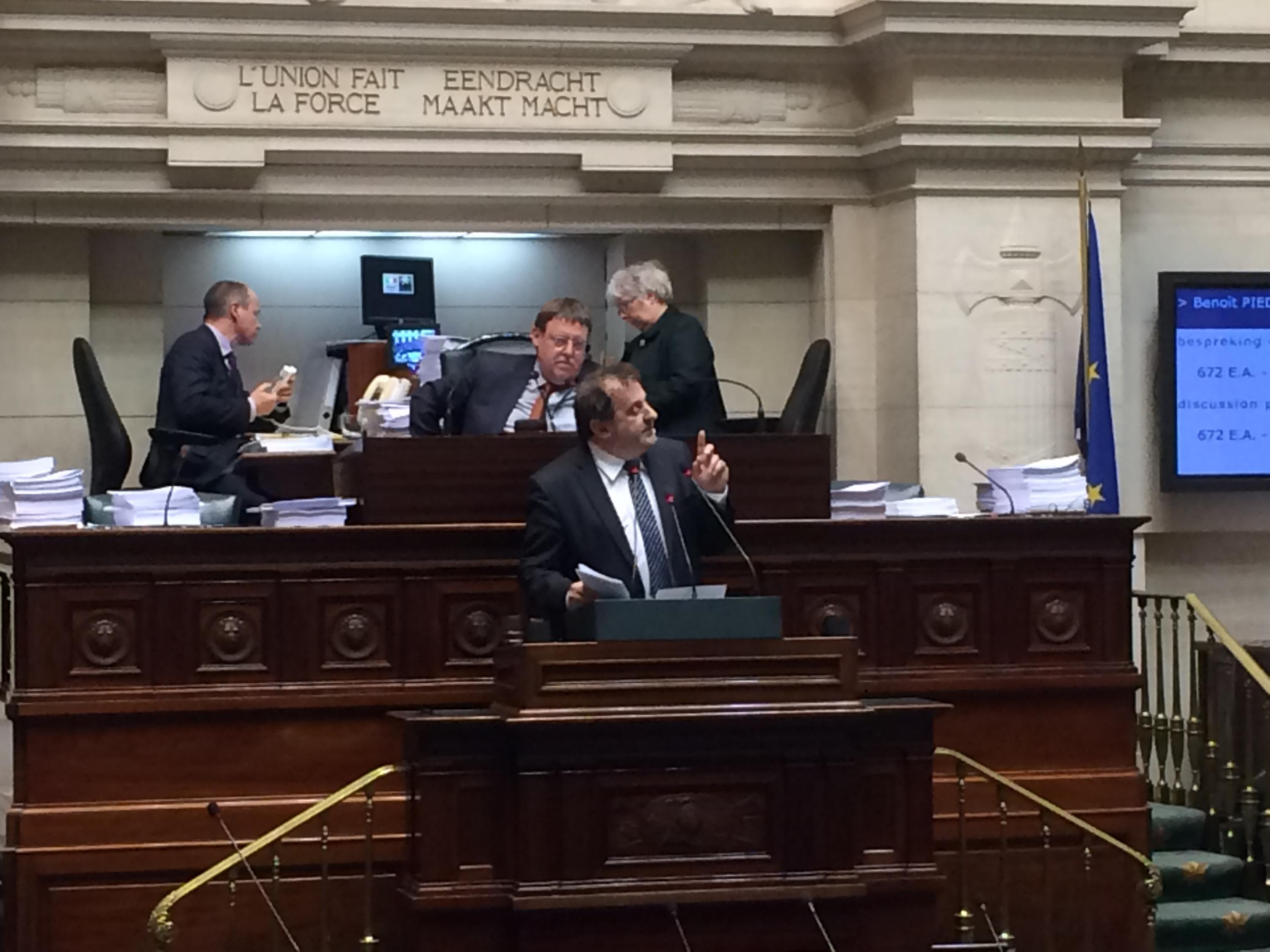 Loi-programme défendue à la tribune du Parlement Loi-programme défendue à la tribune du Parlement