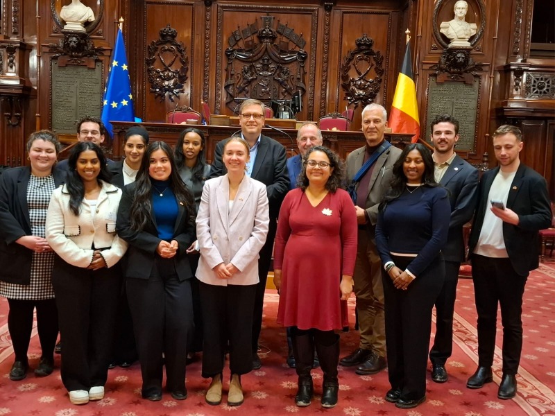 Visite de stagiaires canadiens au Parlement